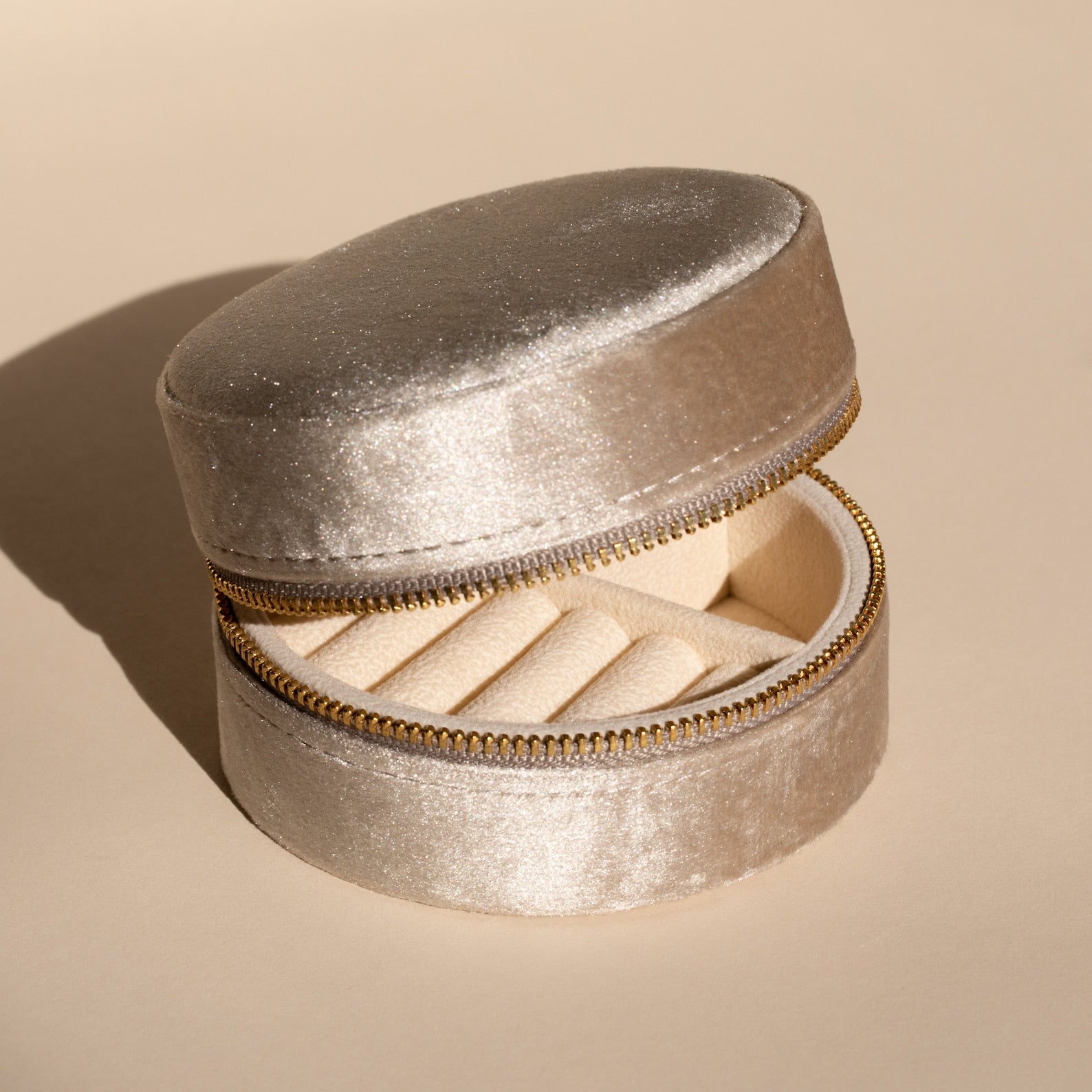 Round Velvet Jewelry Case