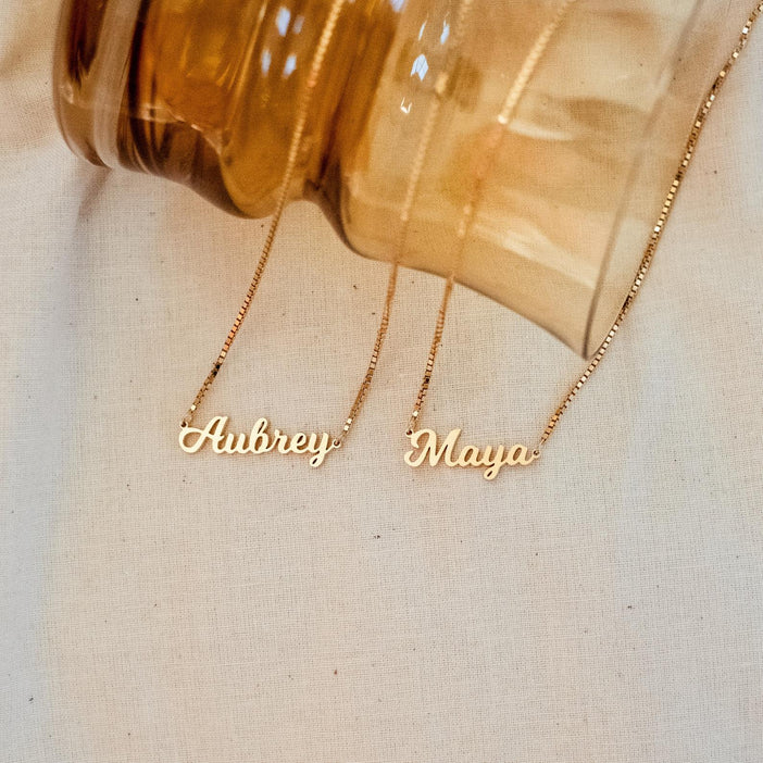 Mellow Name Necklace in Box Chain