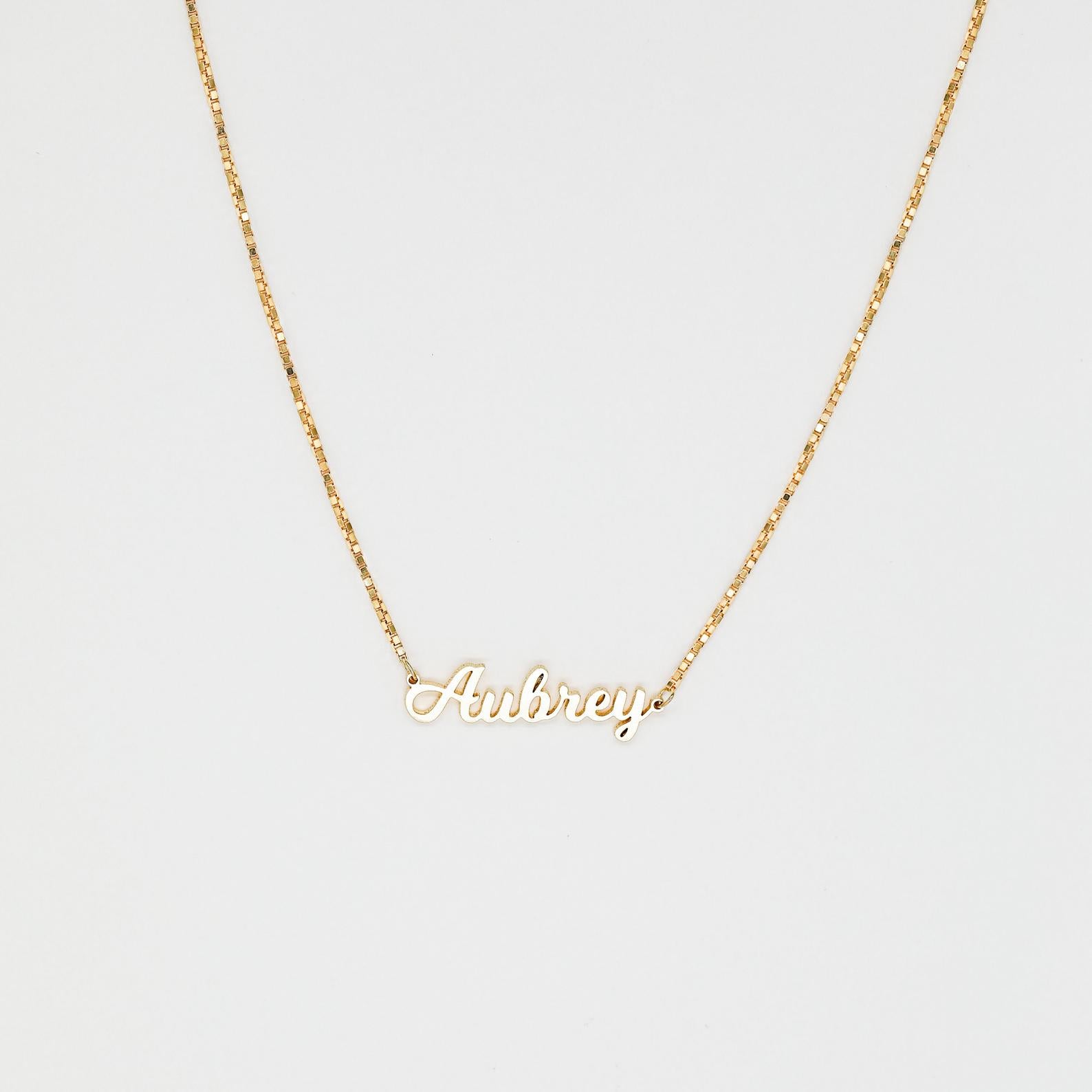 Mellow Name Necklace in Box Chain